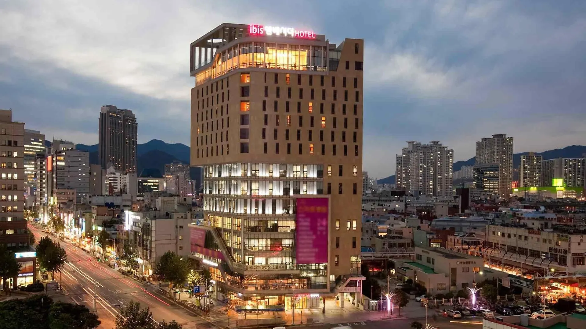 Ibis Ambassador Busan City Centre 3*,