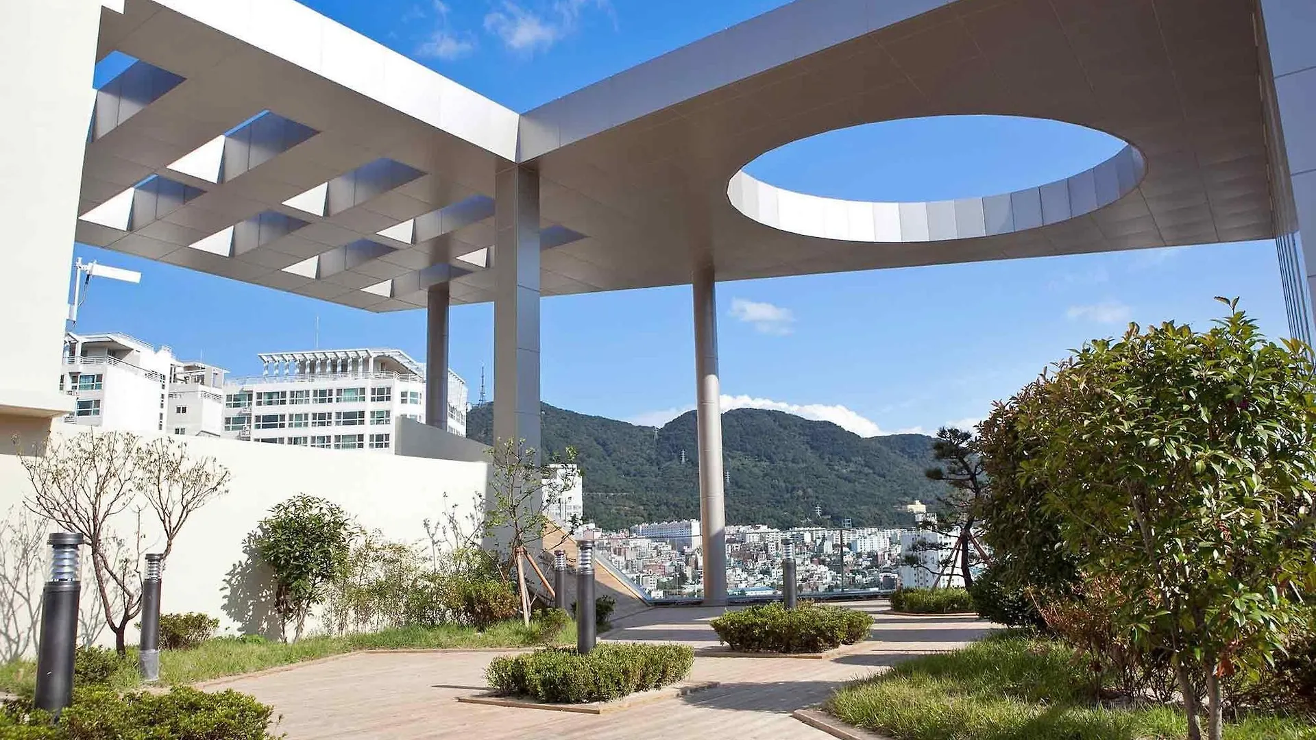 Ibis Ambassador Busan City Centre 3*,