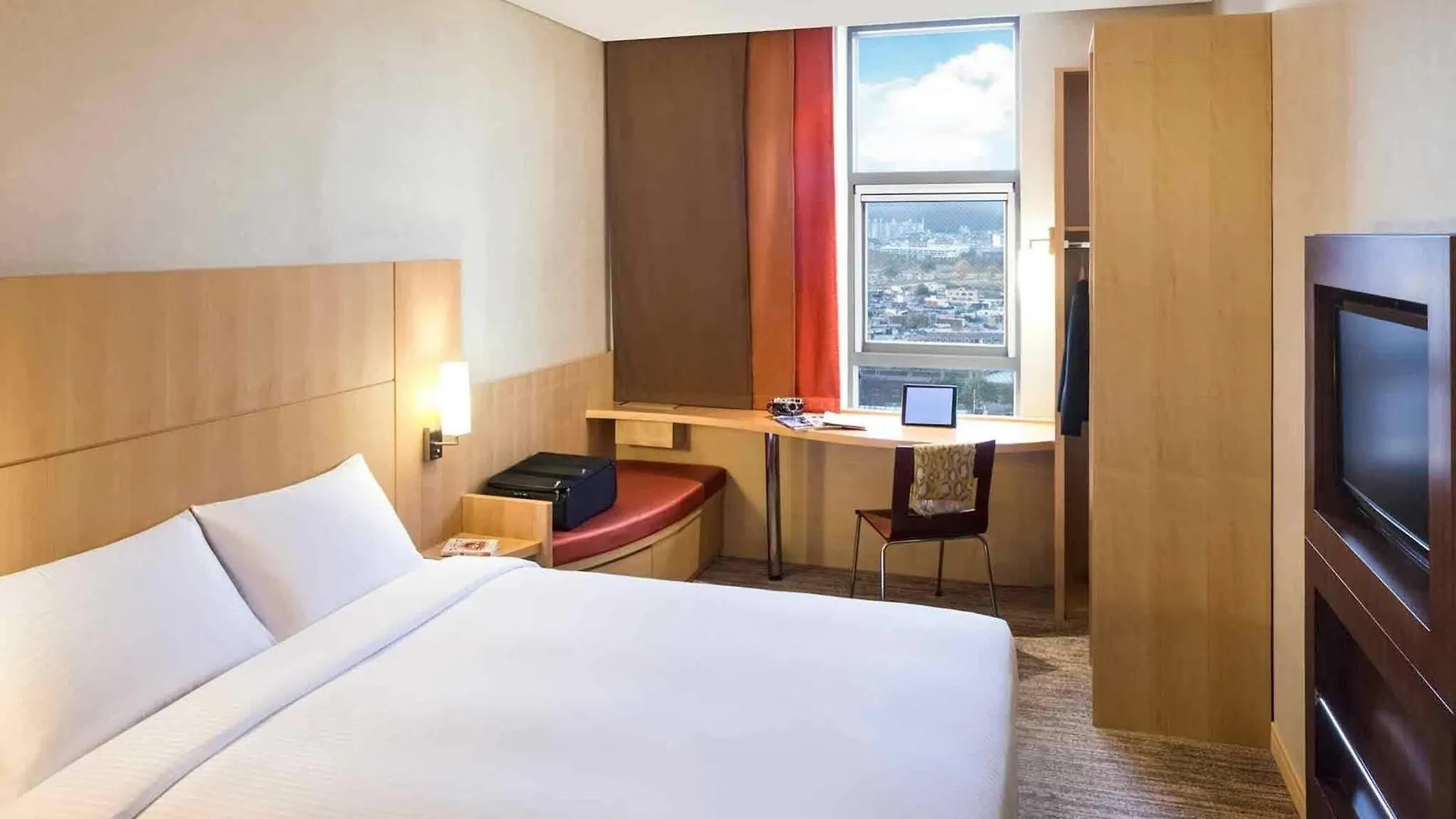 Ibis Ambassador Busan City Centre 3*,